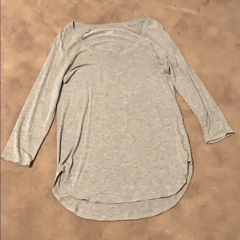 Quarter sleeve gray shirt